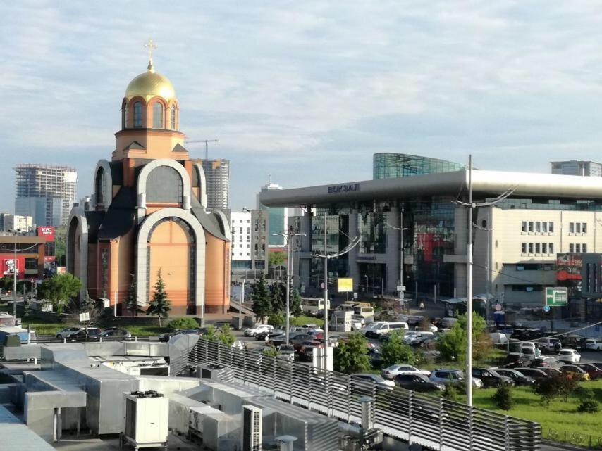 Apartment Near Train Station And Close To City Center Kyiv Exterior foto