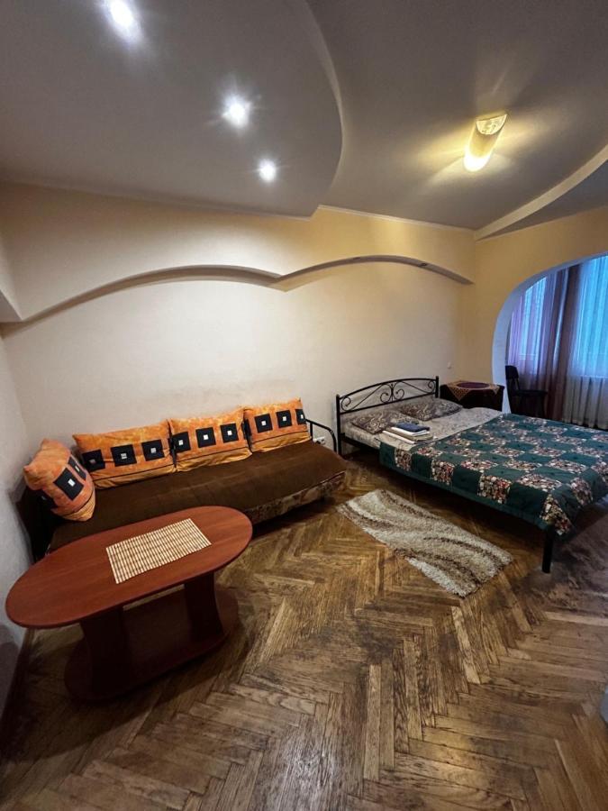 Apartment Near Train Station And Close To City Center Kyiv Exterior foto