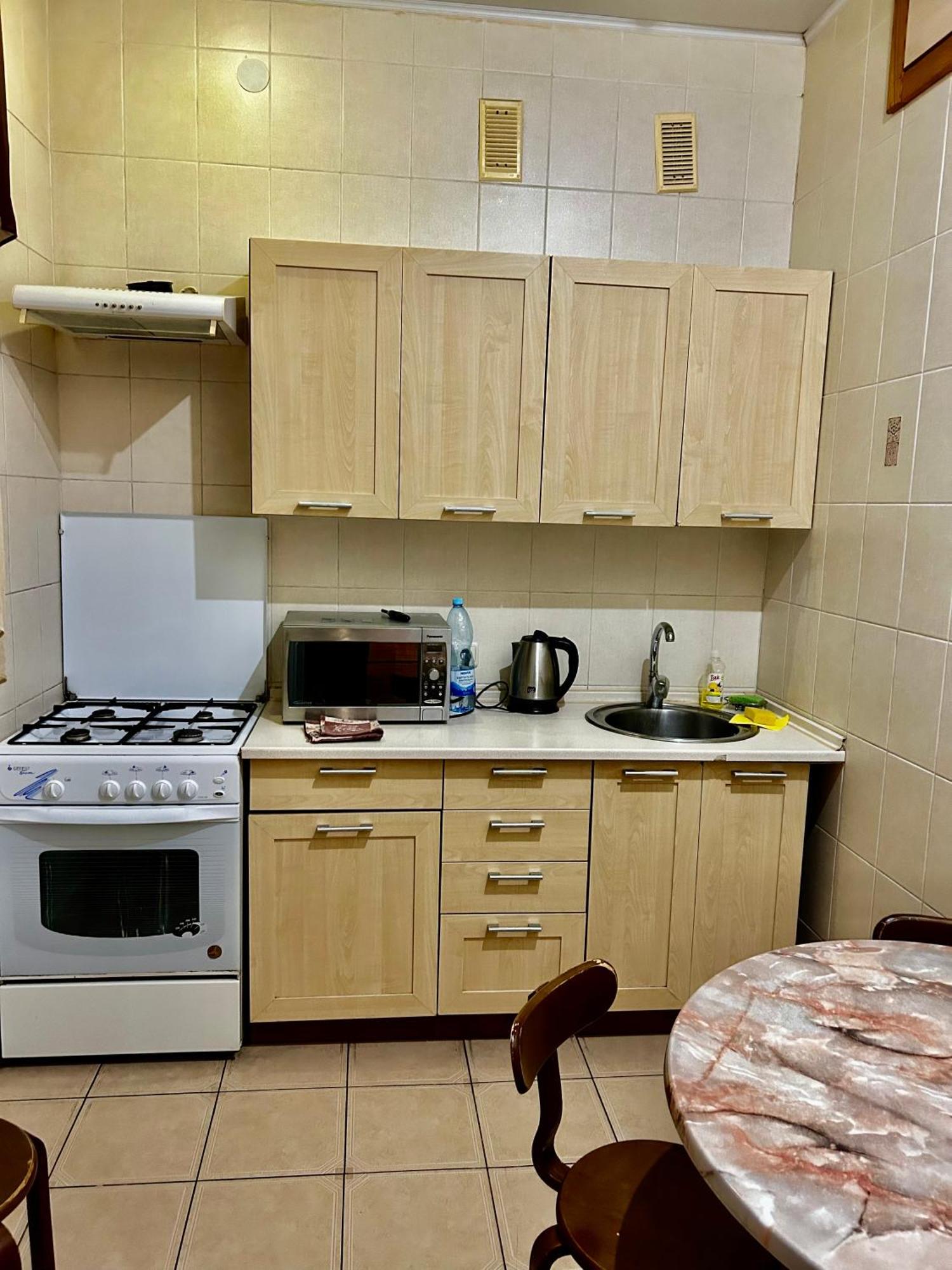 Apartment Near Train Station And Close To City Center Kyiv Exterior foto