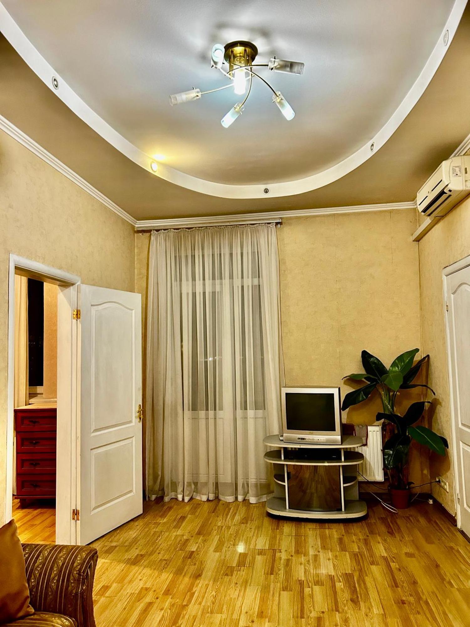 Apartment Near Train Station And Close To City Center Kyiv Exterior foto