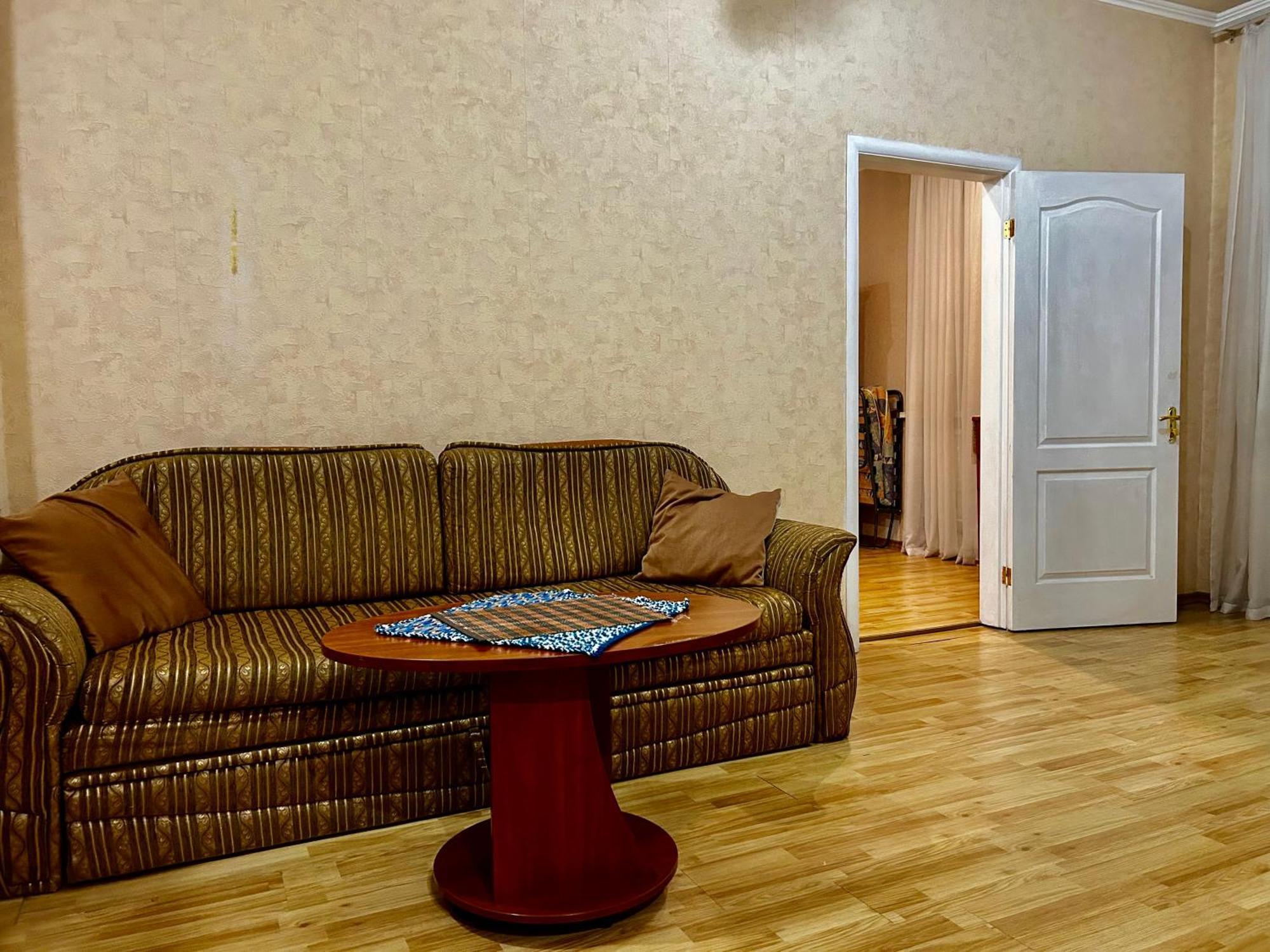 Apartment Near Train Station And Close To City Center Kyiv Exterior foto