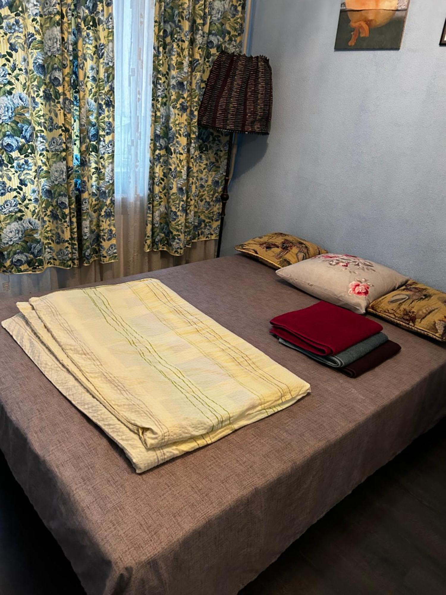 Apartment Near Train Station And Close To City Center Kyiv Exterior foto